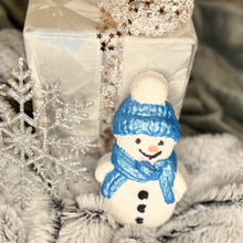 Load image into Gallery viewer, The Little Snowman Bath bomb

